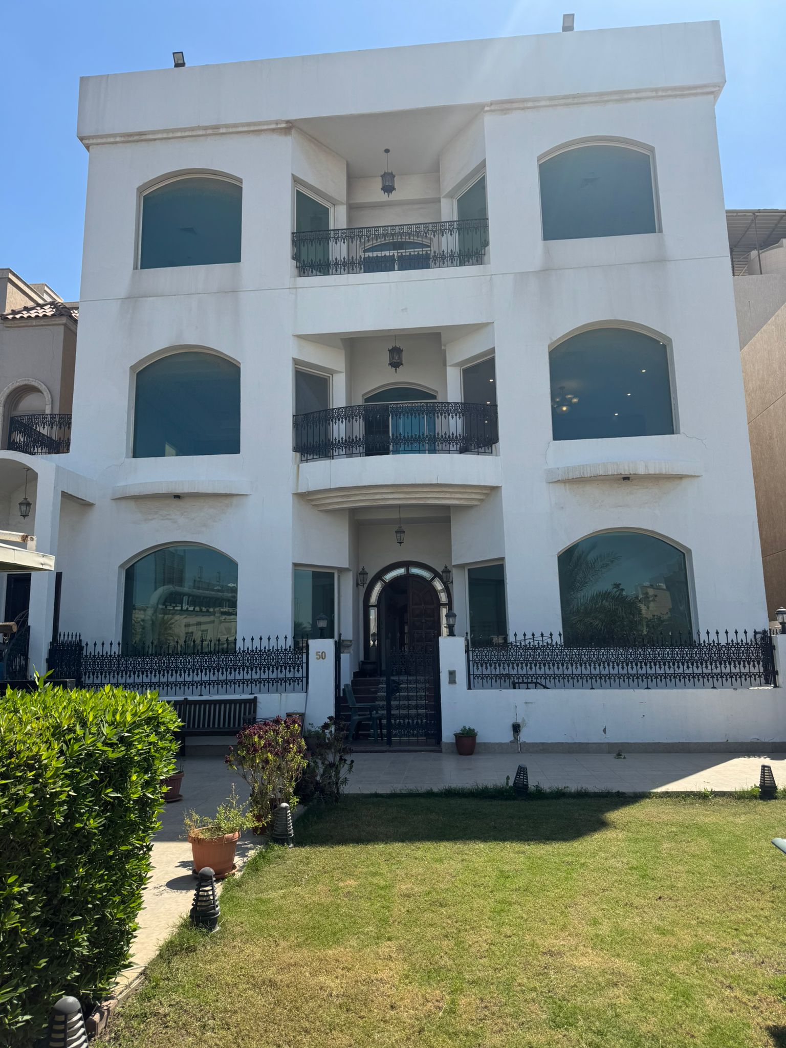 🏠 للإيجار شقة في الشهداء
📍 الموقع: الشهداء.
💰 الإيجار الشهري: 300 دينار كويتي.
📞 للاستفسار والتواصل:
📱 55559950
📱 41060118
🌐 alforaij.com