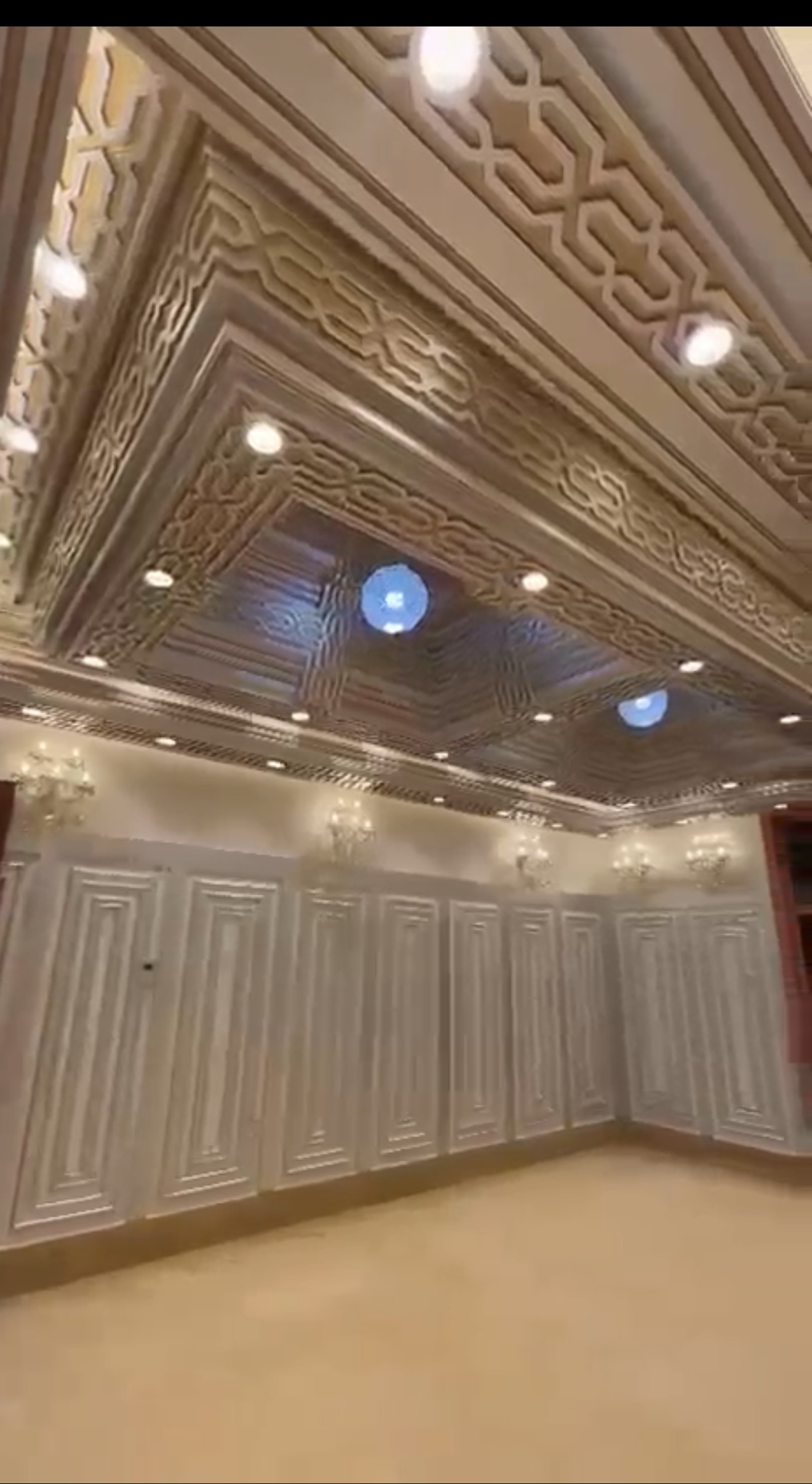 الايجار شقه بجابر الأحمد قطعه 7 علي الشارع العام 3غرفه وصاله ومطبخ 3حمامات الشقه Vip +غرفة خدامه مطلوب معاريس طلب المالك معاريس فقط 
للاستفسار والتواص